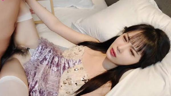 小叔子劝嫂子不要离婚却被嫂子勾引内射